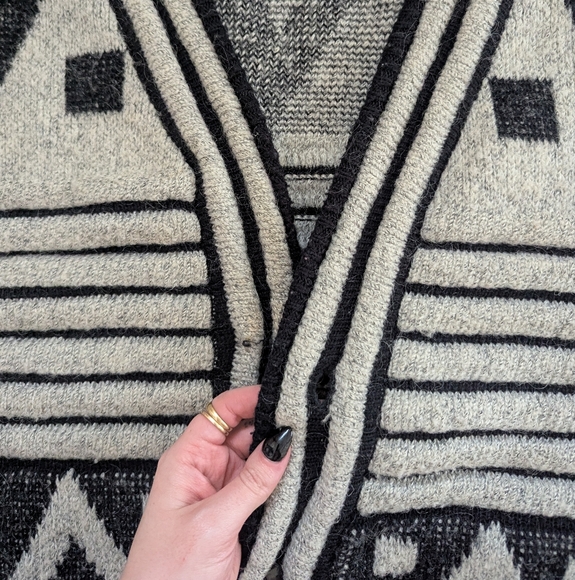 AZTEC DETAIL VINTAGE NEUTRAL KNIT CARDIGAN SWEATER - Picture 2 of 3